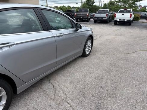 Used 2020 Ford Fusion SE FWD image 8