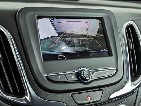 Used 2021 Chevrolet Equinox LT AWD/4WD image 25