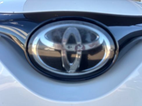 Used 2018 Toyota C-HR XLE FWD image 13
