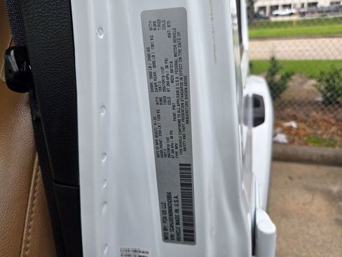 Used 2022 Jeep Wrangler Unlimited Sahara w/ LED Lighting Group AWD/4WD image 16