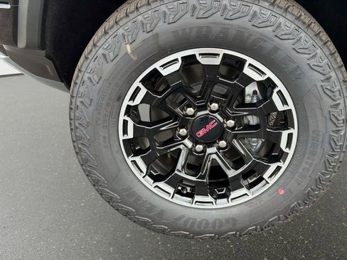 New 2026 GMC Canyon AT4 w/ Technology Plus Package AWD/4WD image 10