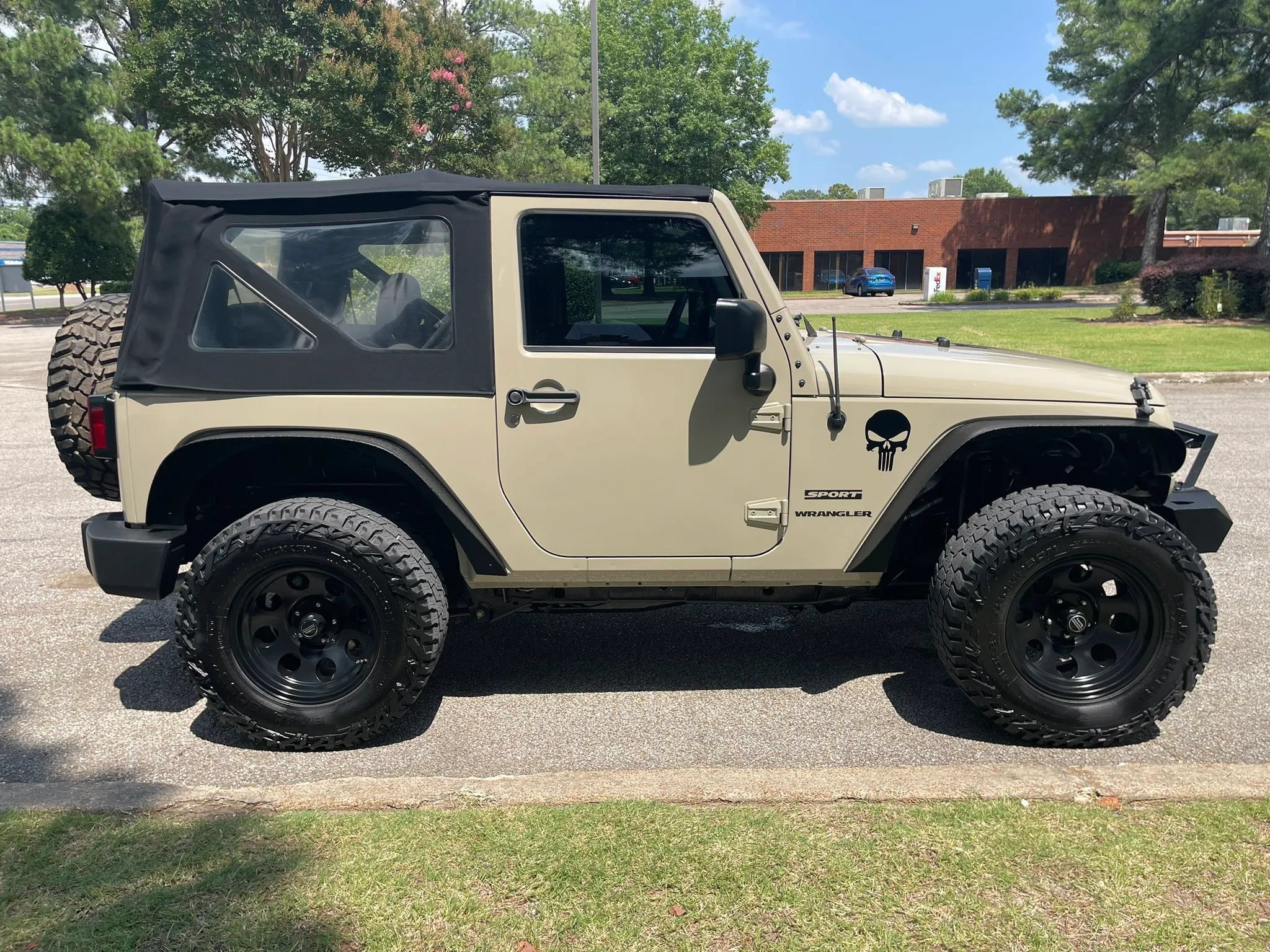 Used 2017 Jeep Wrangler Sport AWD/4WD image 6