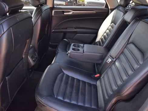 Used 2019 Ford Fusion SEL FWD image 16