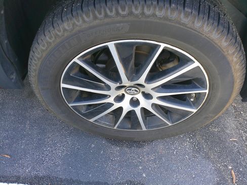 Used 2017 Toyota Highlander SE image 10