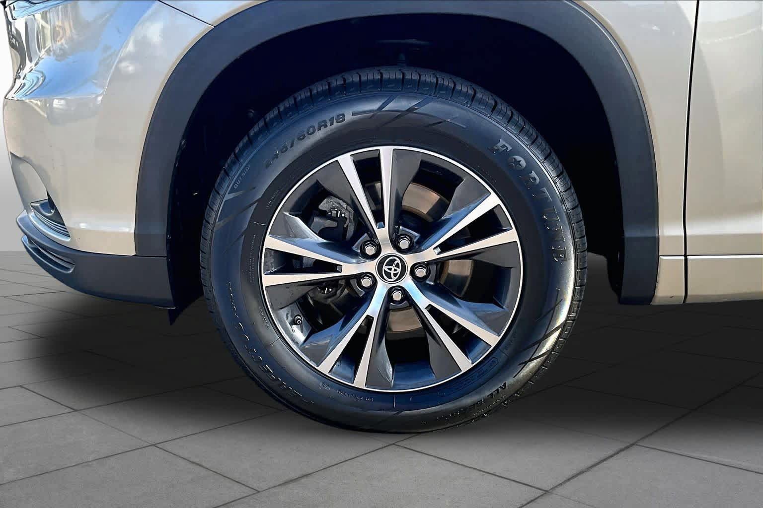 Used 2016 Toyota Highlander XLE FWD image 10