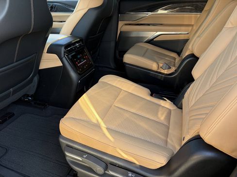 Used 2025 Cadillac Escalade IQ Sport 2 AWD/4WD image 18