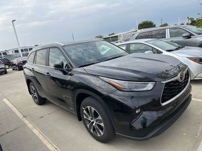 New 2025 Toyota Highlander XLE