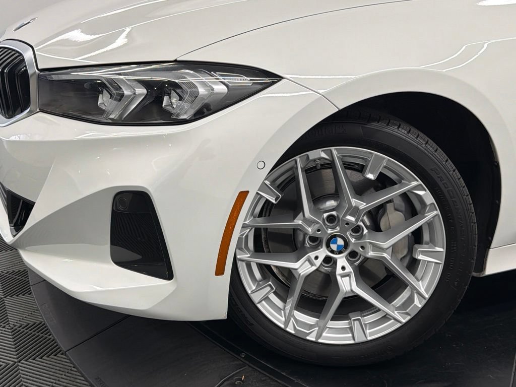 Used 2025 BMW 330i Sedan w/ Parking Assistance Package RWD image 5
