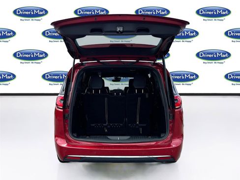 Used 2025 Chrysler Pacifica Select FWD image 25