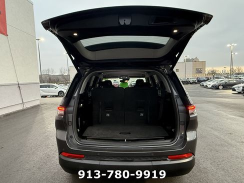 Used 2022 Jeep Grand Cherokee L Limited w/ Black Appearance Package image 4