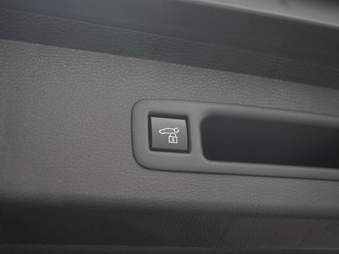 Used 2025 Toyota Sienna XSE FWD image 11
