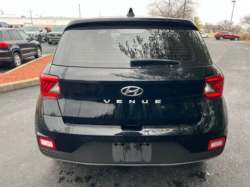 Used 2022 Hyundai Venue SE image 4