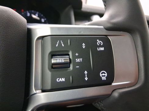 Used 2025 Land Rover Discovery Dynamic SE image 22