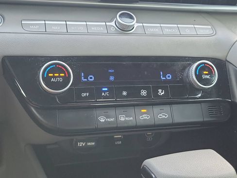 Used 2024 Hyundai Elantra SEL FWD image 34
