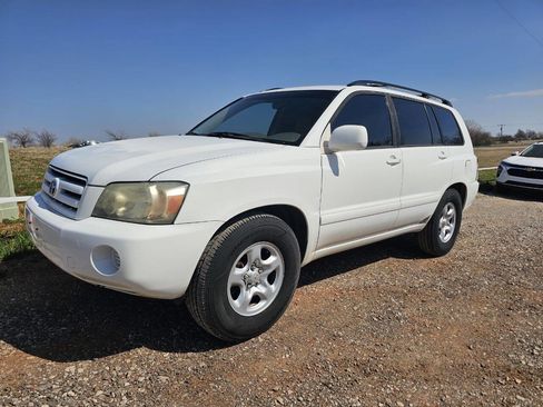 Used 2005 Toyota Highlander 2WD V6 w/ 3rd Row image 1