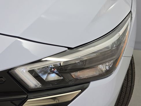 New 2025 Nissan Versa SR w/ Trunk Package image 28