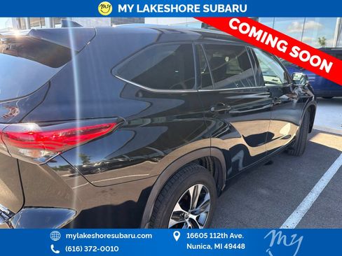 Used 2020 Toyota Highlander XLE AWD/4WD image 10