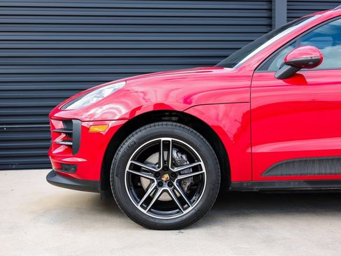 Certified 2021 Porsche Macan image 11