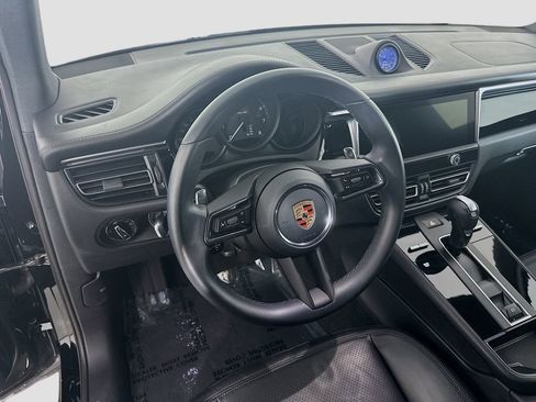 Certified 2023 Porsche Macan AWD/4WD image 12