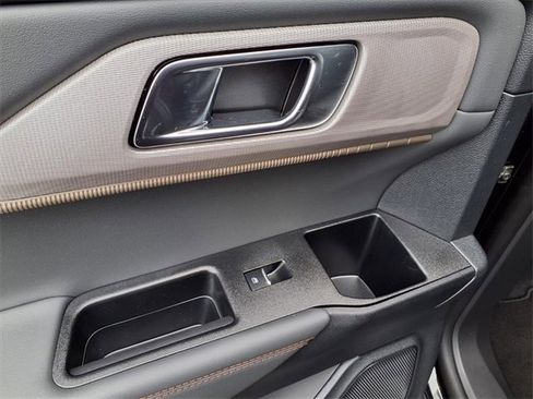 New 2025 Ford Explorer Active image 9