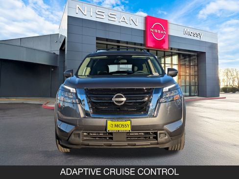 New 2025 Nissan Pathfinder SV image 4