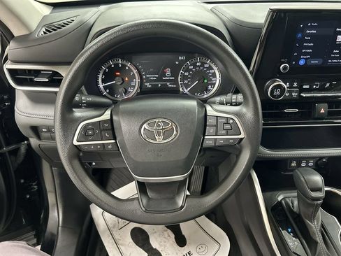 Used 2023 Toyota Highlander L AWD/4WD image 4