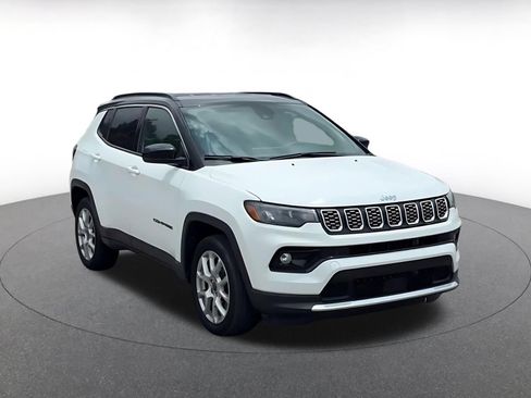 Used 2025 Jeep Compass Limited AWD/4WD image 3