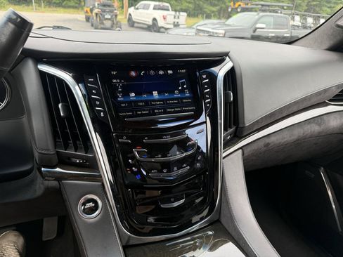 Used 2018 Cadillac Escalade Platinum AWD/4WD image 32