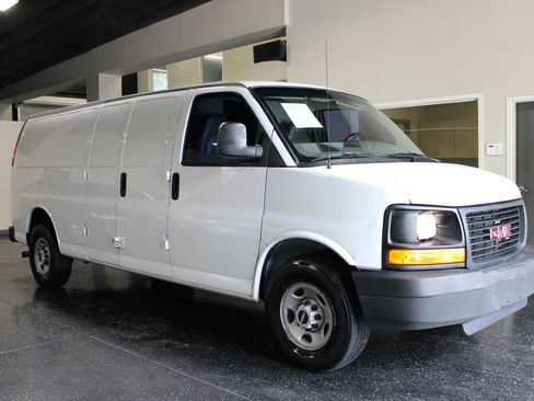 Used 2008 GMC Savana 2500 Extended RWD image 2