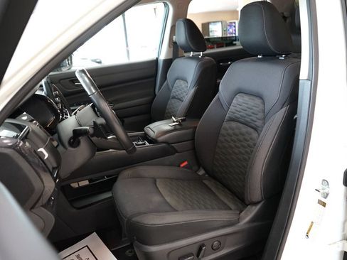 Used 2022 Nissan Pathfinder SV AWD/4WD image 2