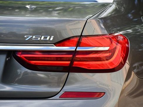 Used 2017 BMW 750i xDrive image 13