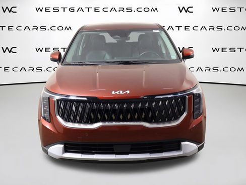 Used 2025 Kia Carnival FWD image 2