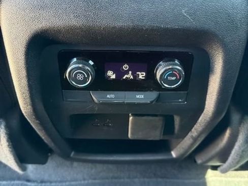 Used 2024 Chevrolet Traverse LT AWD/4WD image 39