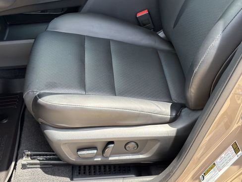 Used 2024 Nissan Rogue SV w/ SV Premium Package FWD image 14