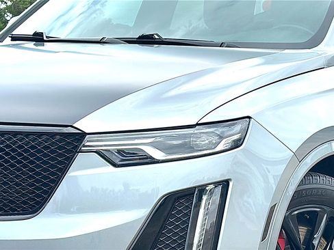 Used 2024 Cadillac XT6 Sport w/ LPO, Floor Liner Package AWD/4WD image 4