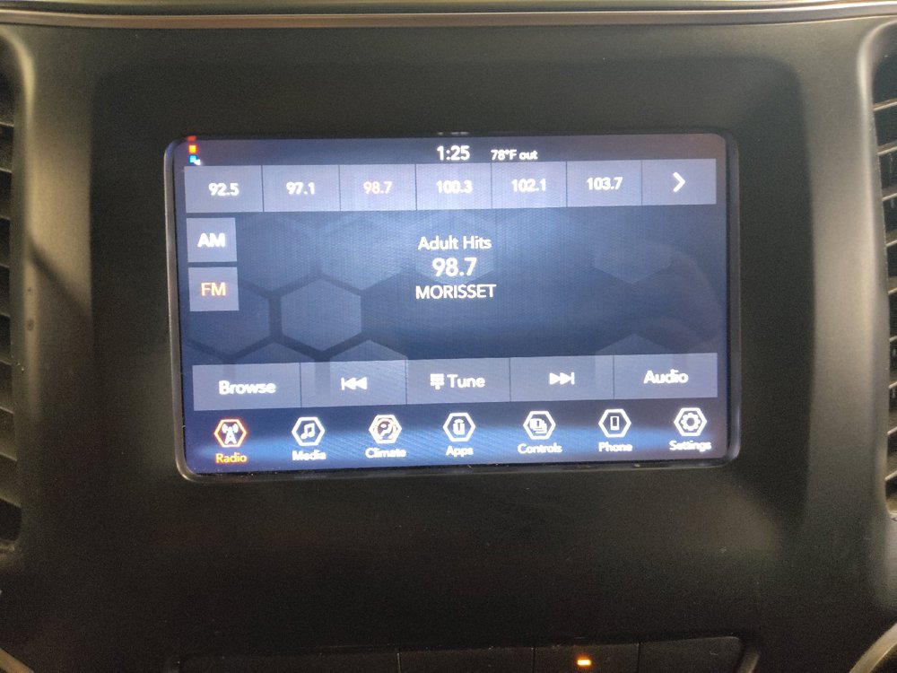 Used 2021 Jeep Cherokee Latitude w/ Mopar Interior Package FWD image 25