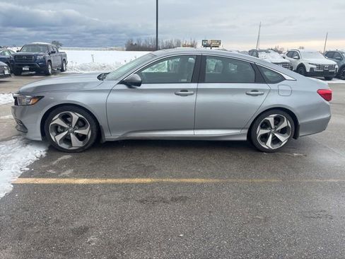 Used 2019 Honda Accord Touring image 4