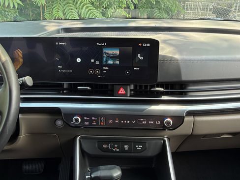 Used 2026 Kia Carnival FWD image 17