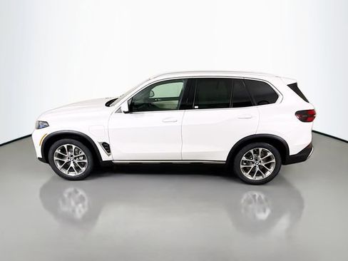 New 2026 BMW X5 xDrive50e image 4