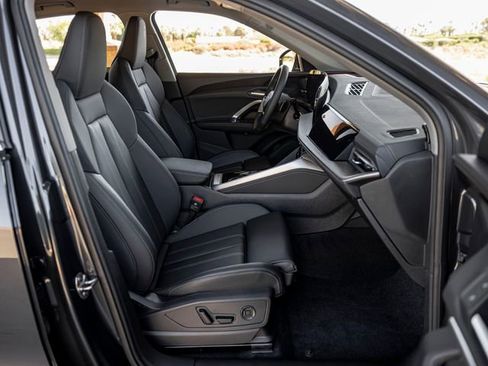 Used 2025 Audi Q5 Premium Plus w/ Premium Plus AWD/4WD image 27