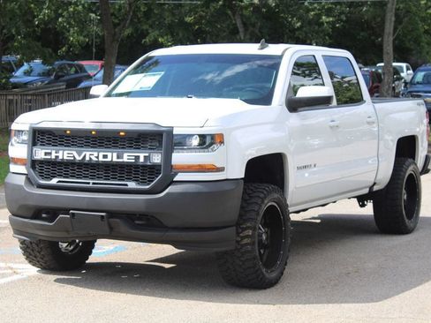 Used 2018 Chevrolet Silverado 1500 LT w/ Trailering Package AWD/4WD image 3
