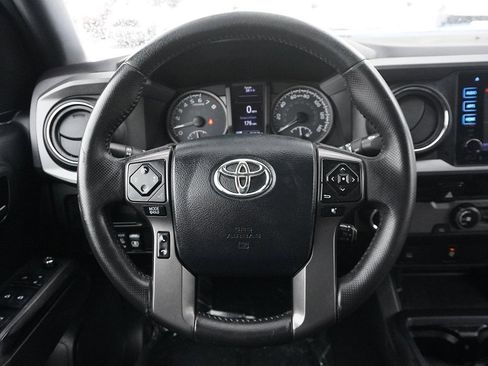 Used 2017 Toyota Tacoma TRD Off-Road image 29