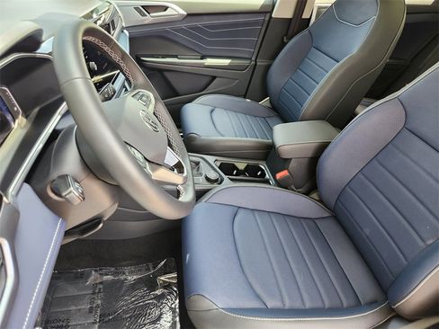 New 2025 Volkswagen Taos SEL image 5