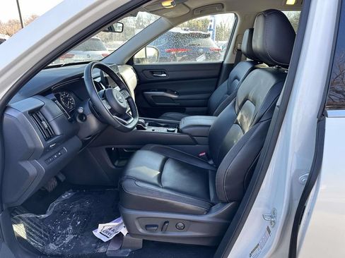 Used 2023 Nissan Pathfinder SL AWD/4WD image 11