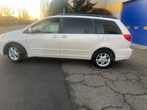 Used 2004 Toyota Sienna XLE image 9