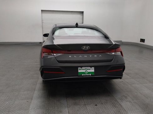 Used 2025 Hyundai Elantra SE FWD image 6