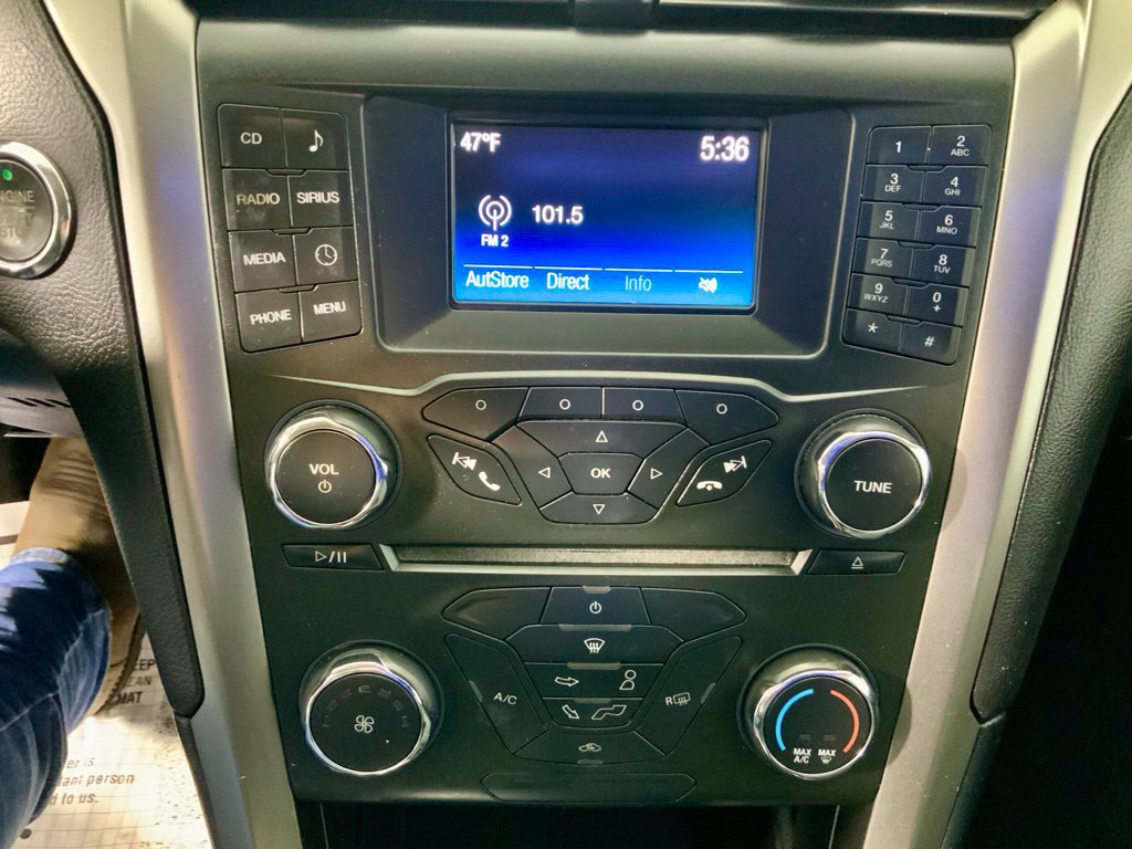 Used 2017 Ford Fusion SE FWD image 21