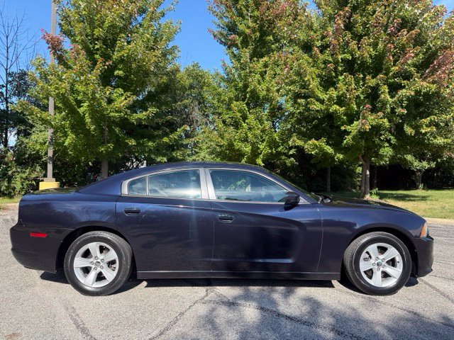 Used 2012 Dodge Charger SE RWD image 3