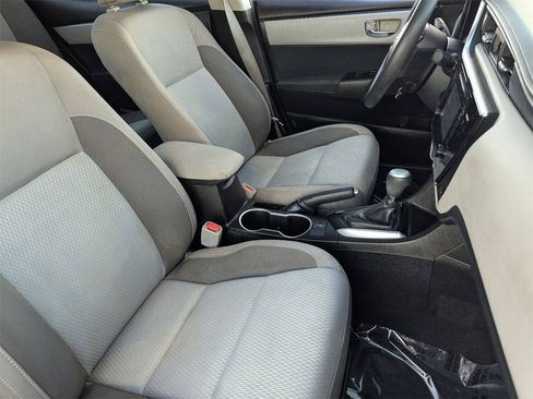 Used 2017 Toyota Corolla LE image 8