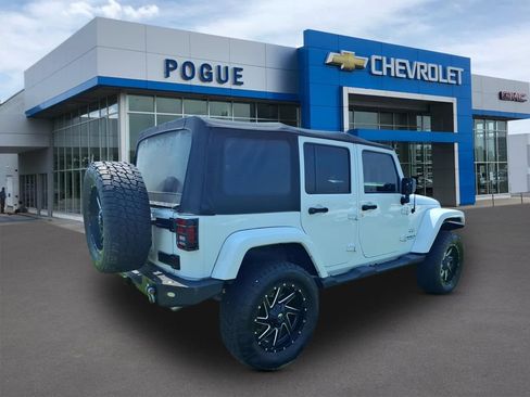 Used 2017 Jeep Wrangler Unlimited Sahara w/ Connectivity Group AWD/4WD image 2